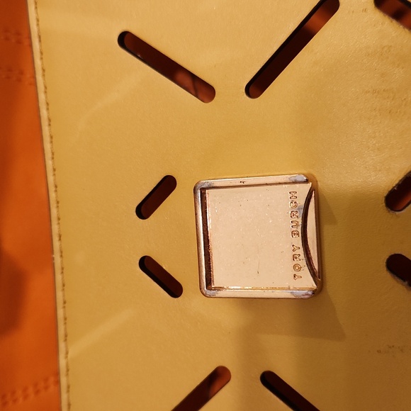 Tory Burch Fleming Perforated Diamond Shoulder Purse - Picture 9 of 11